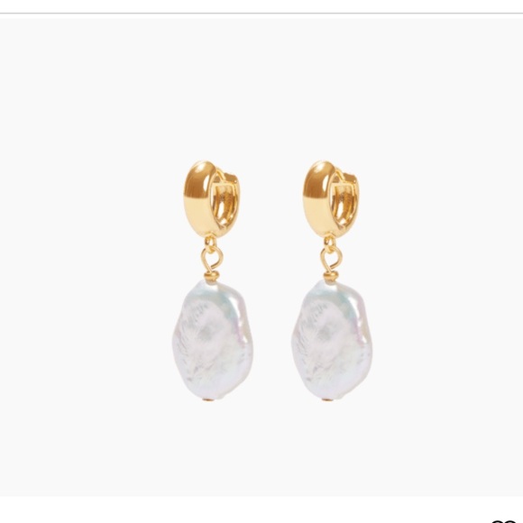 OUR SPARE CHANGE~FRESHWATER PEARL 18K GOLD HUGGIE EARRINGS~NEW WITH TAGS & BAG - Picture 15 of 16